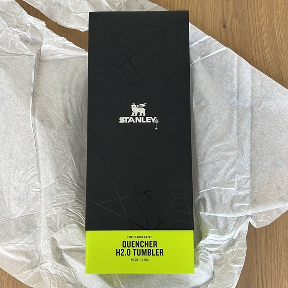 Stanley Halloween Web Black Glow in the Dark Quencher H2.0 Flowstate Stainless - Picture 11 of 16